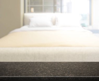 Masa üstü ve bulanıklık arka planda yatak odası