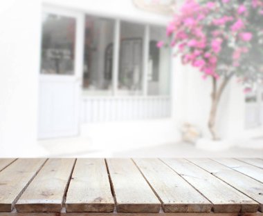 Top masa ve bina, arka plan bulanıklık