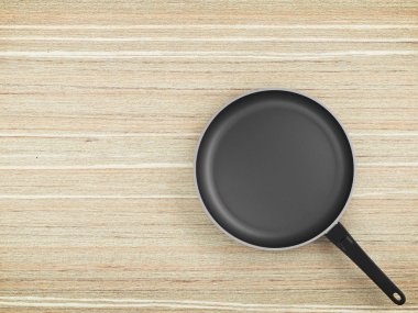 Tablo arka plan üzerinde Üstten Görünüm boş tava