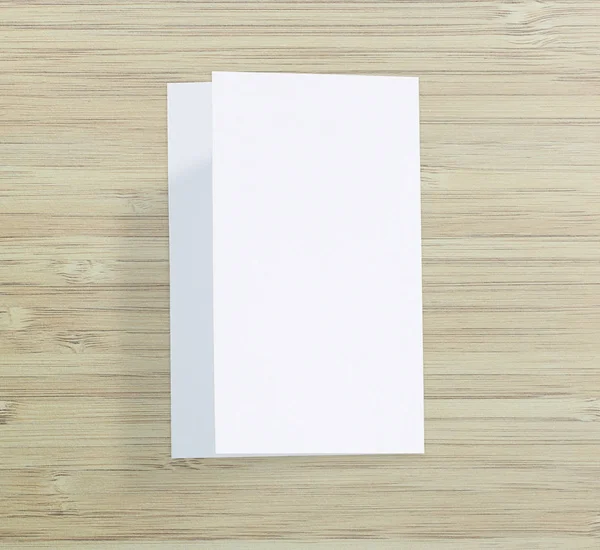 Ahşap masa arka plan üzerinde beyaz kağıt