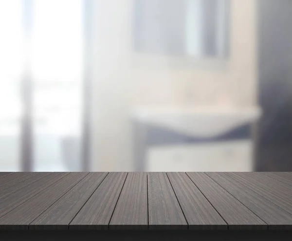 Tischplatte und Badezimmer des Hintergrundes verschwimmen — Stockfoto