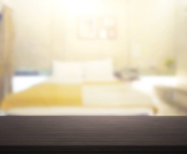Masa üstü ve bulanıklık arka planda yatak odası