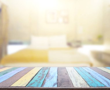 Masa üstü ve bulanıklık arka planda yatak odası