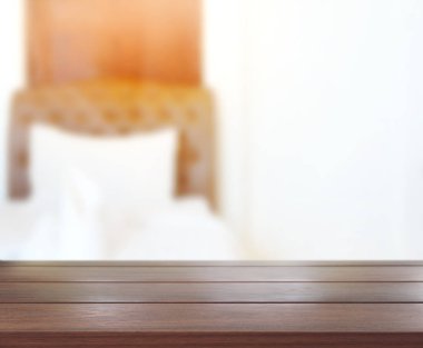 Masa üstü ve bulanıklık arka planda yatak odası