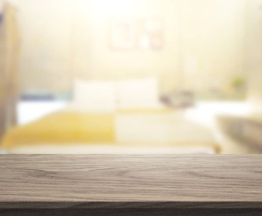 Masa üstü ve bulanıklık arka planda yatak odası