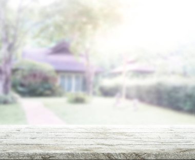 Top masa ve bina, arka plan bulanıklık