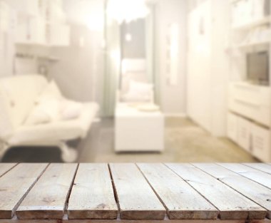 Arka planın Masa Üstü ve Bulanık Oturma Odası