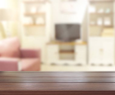 Masa üstü ve arka planın bulanık oturma odası