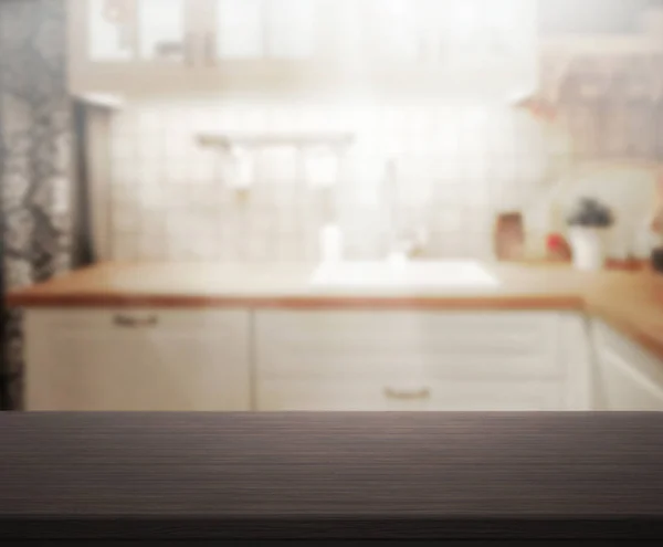 Tischplatte und verschwimmen Küche Raum des Hintergrunds — Stockfoto