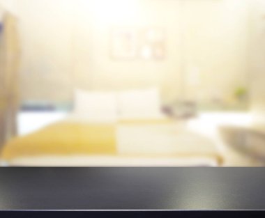 Masa üstü ve bulanıklık arka planda yatak odası