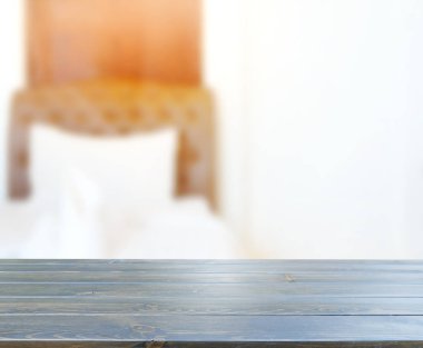 Masa üstü ve bulanıklık arka planda yatak odası