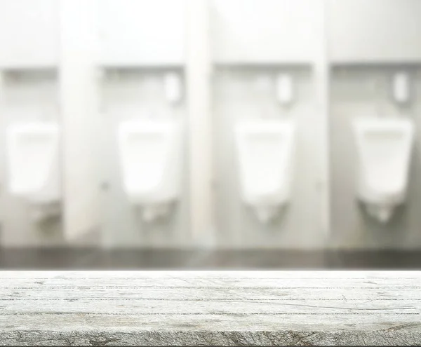 Bordsskivan och oskärpa badrum i bakgrunden — Stockfoto