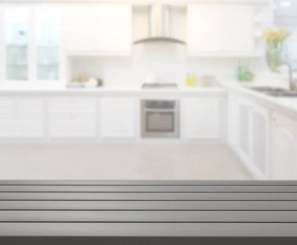 Tafelblad en Blur keuken kamer van achtergrond — Stockfoto