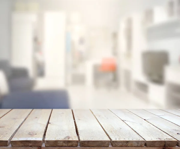 Bordsskiva och suddig vardagsrum med bakgrund — Stockfoto