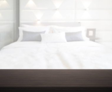 Masa üstü ve bulanıklık arka planda yatak odası