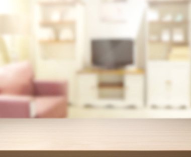 Masa üstü ve arka planın bulanık oturma odası