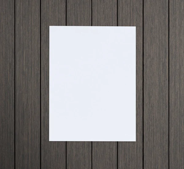 Ahşap masa arka plan üzerinde beyaz kağıt — Stok fotoğraf