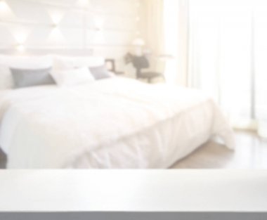 Masa üstü ve bulanıklık arka planda yatak odası