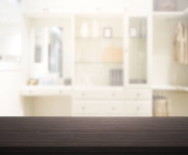 Masa üstü ve arka plan bulanıklık elbise odası