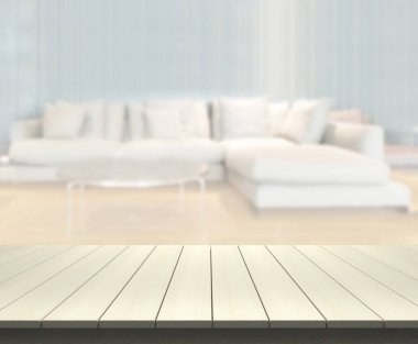 Masa üstü ve arka planın bulanık oturma odası