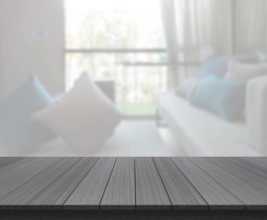 Masa üstü ve arka planın bulanık oturma odası