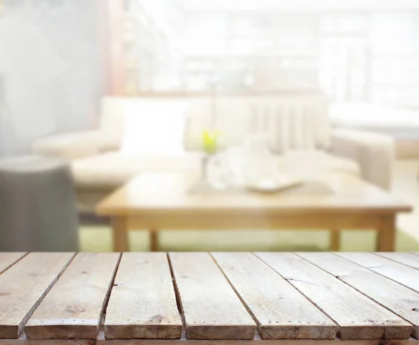 Asztali és homályos nappali háttér — Stock Fotó