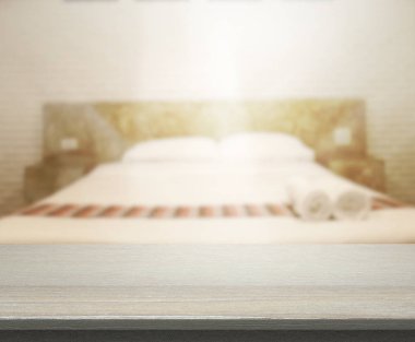 Masa üstü ve bulanıklık arka planda yatak odası