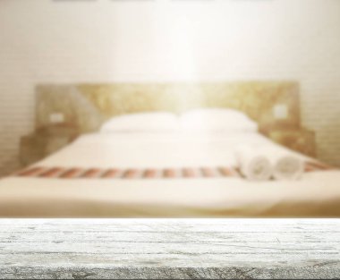 Masa üstü ve bulanıklık arka planda yatak odası