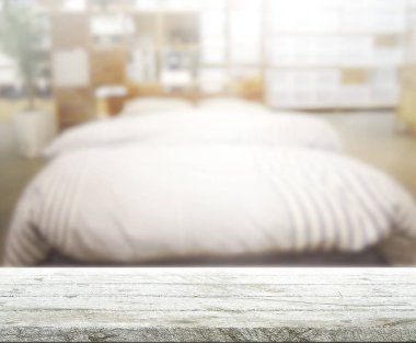 Masa üstü ve bulanıklık arka planda yatak odası