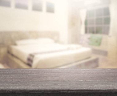 Masa üstü ve bulanıklık arka planda yatak odası