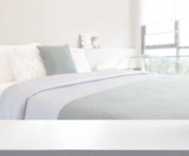 Masa üstü ve bulanıklık arka planda yatak odası