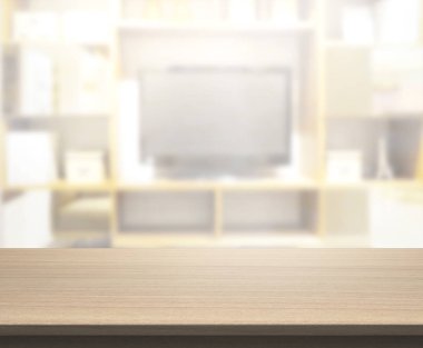 Masa üstü ve arka planın bulanık oturma odası