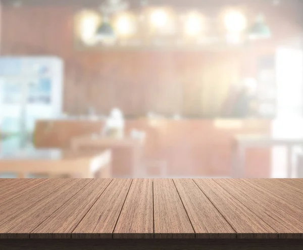 탁자 위에 있는 탁자와 배경의 블러 레스토랑 — 스톡 사진