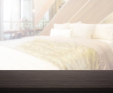 Masa üstü ve bulanıklık arka planda yatak odası