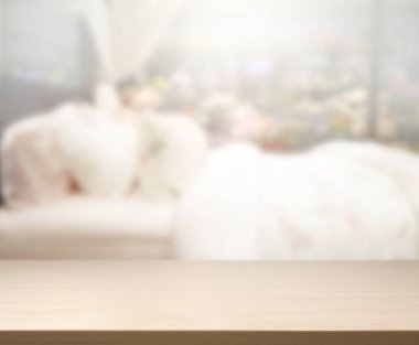 Masa üstü ve bulanıklık arka planda yatak odası