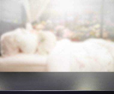 Masa üstü ve bulanıklık arka planda yatak odası