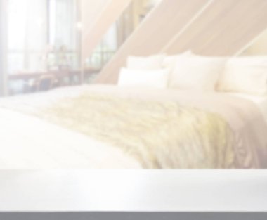 Masa üstü ve bulanıklık arka planda yatak odası