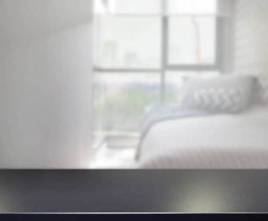 Masa üstü ve bulanıklık arka planda yatak odası