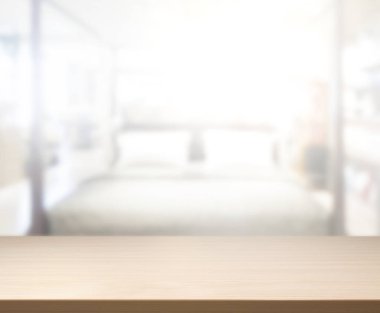 Masa üstü ve bulanıklık arka planda yatak odası