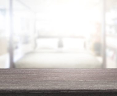 Masa üstü ve bulanıklık arka planda yatak odası