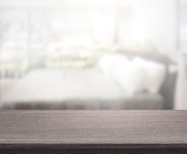 Masa üstü ve bulanıklık arka planda yatak odası