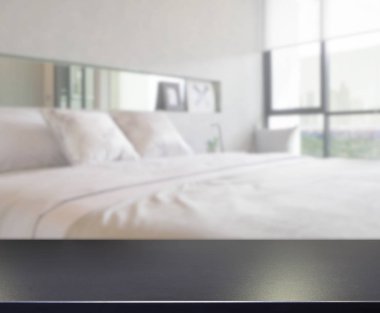 Masa üstü ve bulanıklık arka planda yatak odası