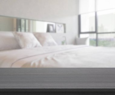 Masa üstü ve bulanıklık arka planda yatak odası