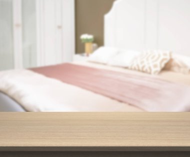 Masa üstü ve bulanıklık arka planda yatak odası
