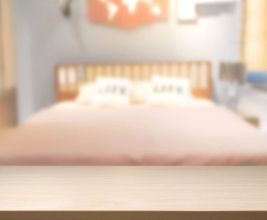 Masa üstü ve bulanıklık arka planda yatak odası