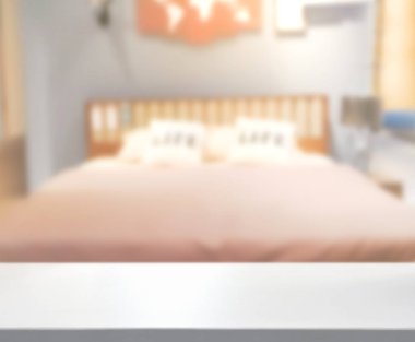 Masa üstü ve bulanıklık arka planda yatak odası