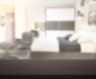 Masa üstü ve bulanıklık arka planda yatak odası
