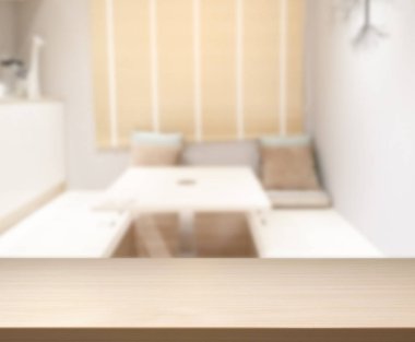 Arka plandaki Masa Üstü ve Bulanık Yemek Odası