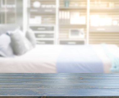 Masa üstü ve bulanıklık arka planda yatak odası