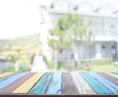 Top masa ve bina, arka plan bulanıklık